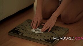 एंथनी पियर्स चार्ली वैलेंटाइन और माया वोल्फ को वाइल्ड थ्रीसम में लीड कर रहा है