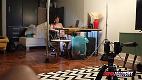 Yo, Alice Drumond, aise raw de rahi ho aur hot load le rahi ho? Damn!