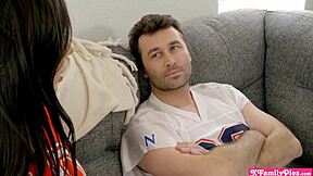 टीन 18+ स्टेपसिस्टर व्हिटनी राइट के साथ स्ट्रिप फुटबॉल, पीओवी में उसकी बालों वाली चूत को हॉट चोदाई तक।