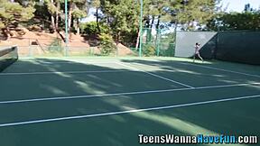 Amateur Lesbians Eat Pussy at Party