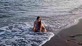 Amateur Teen With Big Ass Shows Pussy On Public Beach