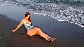 Amateur Teen With Big Ass Shows Pussy On Public Beach