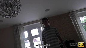 Hey, Denisse is in Prague for some fun 😏