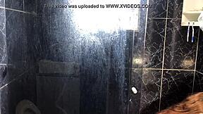 Novinho Comendo A Tia Do Seu Amigo No Banheiro Da Casa Dela Branquinha Gostosa