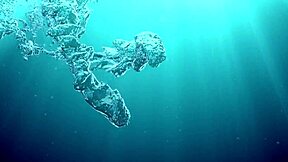 Brita Piskova Masturbates Underwater In The Swimming Pool