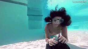 Brita Piskova Masturbates Underwater In The Swimming Pool