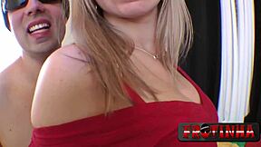 a wonderful blonde from the south - frotinha porn star - -