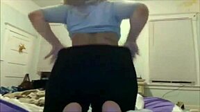 Big Butt White Girl Teases In Webcam Show