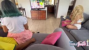 suertudo padrastro bangs hijastra's big ass while wife watches in shock.