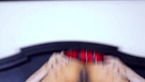 la novia tomó la iniciativa y lo condujo a un juego de seducción en el que ella dictaría las reglas y él disfrutaría del placer sin límites