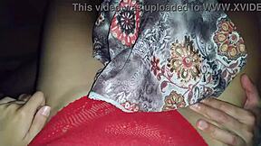 chica sexy de body rojo hot con coño cremoso y apretado reciben polla en video porno casero part 1