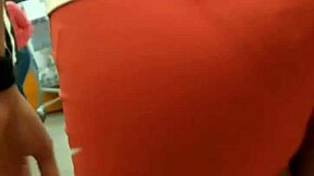 Is that hot girl with nice ass in tight shorts in the market?