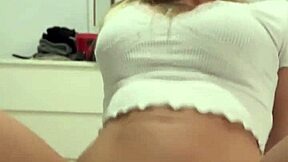 she coms to fuck me durin my rest, its so hot