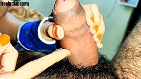 मैं देखना पसंद करता हूं गर्म एशियाई युवती चूसती है और मुंह में वीर्य लेती है