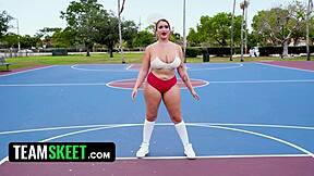 nia bleu aims to be the first basketball pornstar 😊