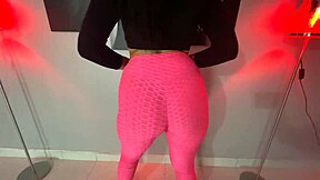 Worshiping that huge venezuelan ass 😍