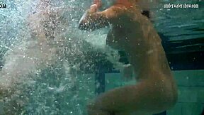 Lesbians Katka Barbara Bounce Underwater!