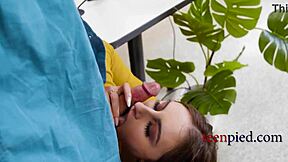 वाऊ, कर्वी टीन 18+ के साथ हॉट ऑफिस सेक्स का सपना देख रहा हूँ!