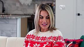 Christmas morning turned wild with petite family fampie! 🎅