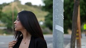 Does Veronica Rodriguez make Jelena Jensen squirt?