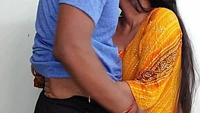 ईद पर मैंने अपने दोस्त की बहन को उसके घर में चोदा