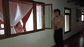 espio a una inquilina y me termina cogiendo con ganas