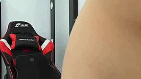 Young Homemade Teen Shows Off Big Ass in Action