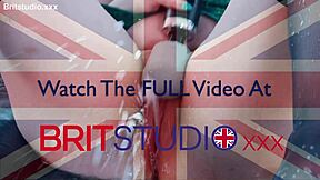 Drunk mature teen shifts pants for hotel fingering, wet pussy blowjob follows