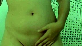 Why is this hot novinha showing her pink wet pussy like that?