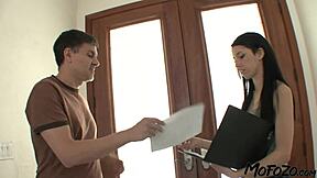 Young amateur deepthroats and gets a rough facial