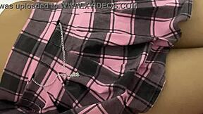 Tierna universitaria en minifalda es tocada por su maestro se excita �sexo anal. 😘🍑