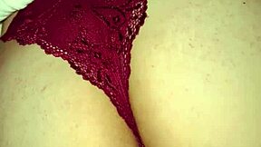 Le lleno de leche las nalgas de mi esposa