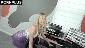 gamer slut tries boyfriend's huge joystick in wild session. tight blonde moans with every deep thrust.
