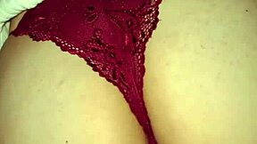 Le lleno de leche las nalgas de mi esposa