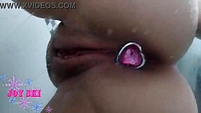 gostosa twerking in the shower with plug in ass