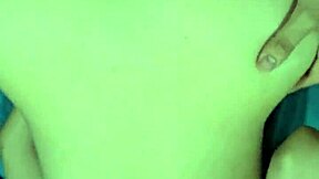 entregando la colita en su primer anal excitante