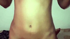 युवा 18+ दुल्हन अपनी मोटी गंद और बड़ी चूचियाँ माल से भरवाने के लिए ऑफर करती है