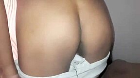 युवा 18+ दुल्हन अपनी मोटी गंद और बड़ी चूचियाँ माल से भरवाने के लिए ऑफर करती है