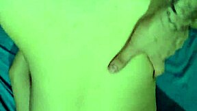 entregando la colita en su primer anal excitante