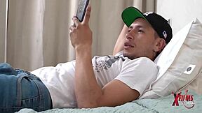 mi amigo con polla enorme folla duro viendo netflix 😈