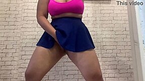 Stepsister with no panties cums hard, so hot! 🔥