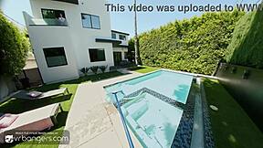 वीआर बैंगर्स टीन 18+ एक्सलेना मैरी रिवेंज के लिए पूल गाय को चोदती है एचडी में