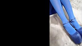 uhh, this milf's perfect body in pantyhose n' eight-inch heels got me shook