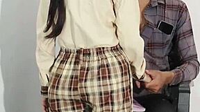 स्कूल गर्ल टीचर के बड़े लंड से अभिभूत