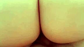 Madrasta cheia de tesão senta no enteado