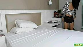 Ever seen a ninfeta like Duda Pimentinha prep for a steamy porn scene backstage?