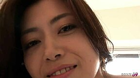 Slim Japanese wife’s FIRST UNCENSORED SEX with husband today