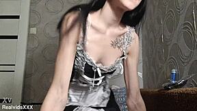 40-Kilos Babe Plays With Ben Wa Balls.