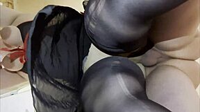 i fuked my chubby girlfriend doggy in the kitchen, but she was so wet and messy!