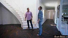 Gorgeous teen screwed in kitchen roleplay 😍